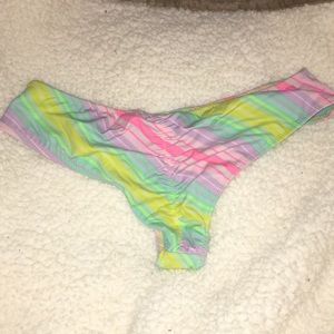 Cheeky bikini bottoms